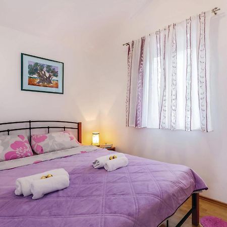 1 Bedroom Stunning Apartment In 바카락 외부 사진