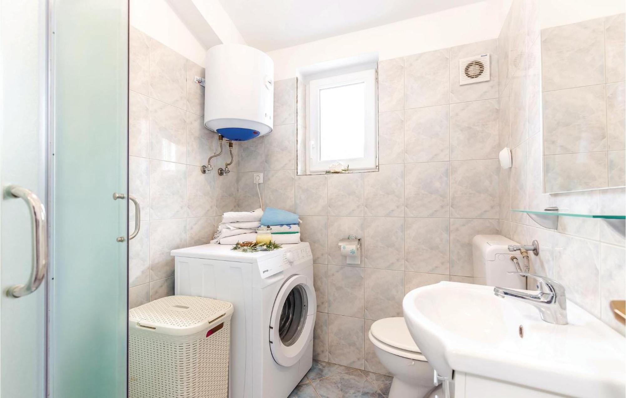 1 Bedroom Stunning Apartment In 바카락 외부 사진