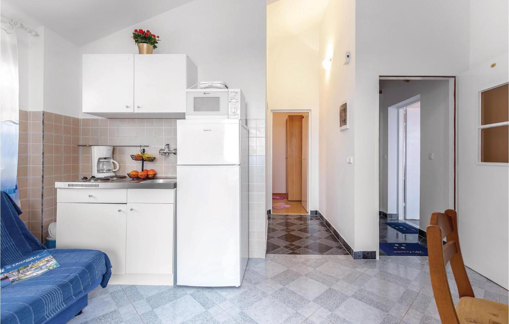 1 Bedroom Stunning Apartment In 바카락 외부 사진
